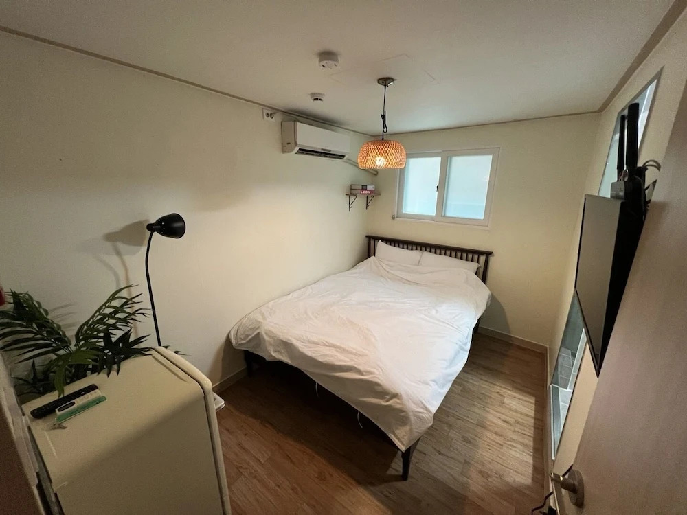 Jnineguesthouse