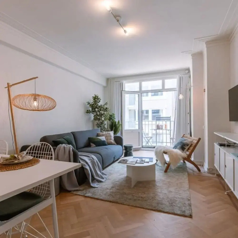 Warm Cozy Lateral Seaview Apartment