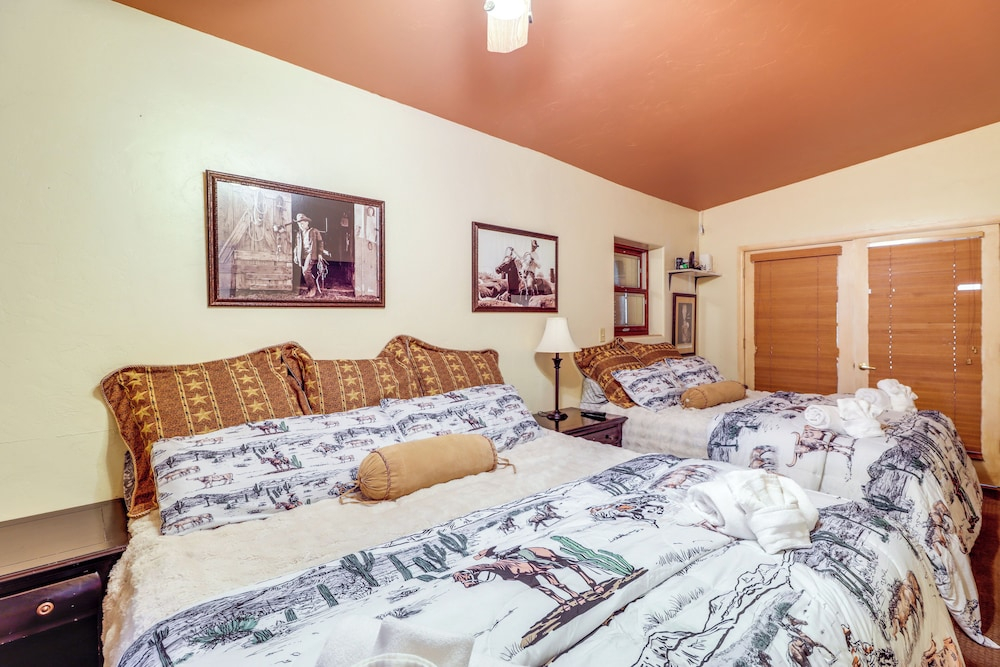 Home Near Sabino Canyon: Hot Tub & Swim Spa Access