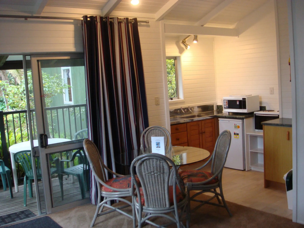 Colonial House Motel