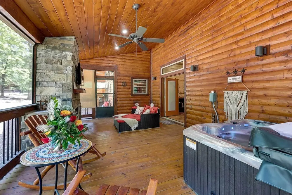Broken Bow Cabin w/ Hot Tub & Outdoor Fireplace!
