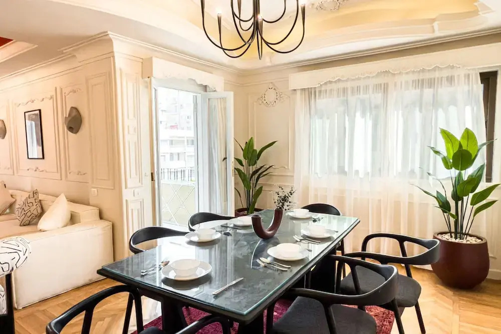Xuru Stays I The 2bdr Crimson Crib @ The Heart Of Heliopolis