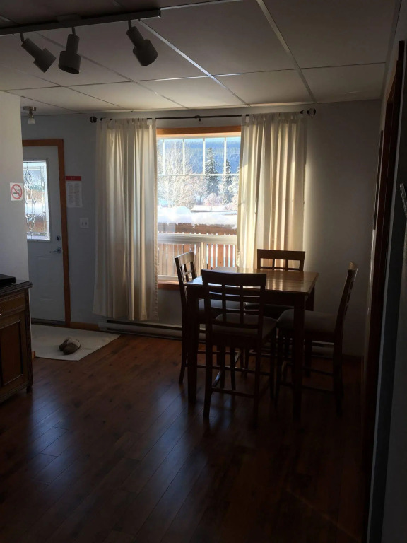 Apostoles Greek Restaurant and Vacation Rentals