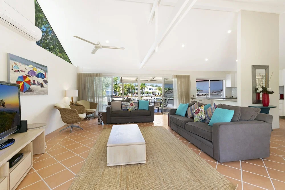 44 Cooran Court