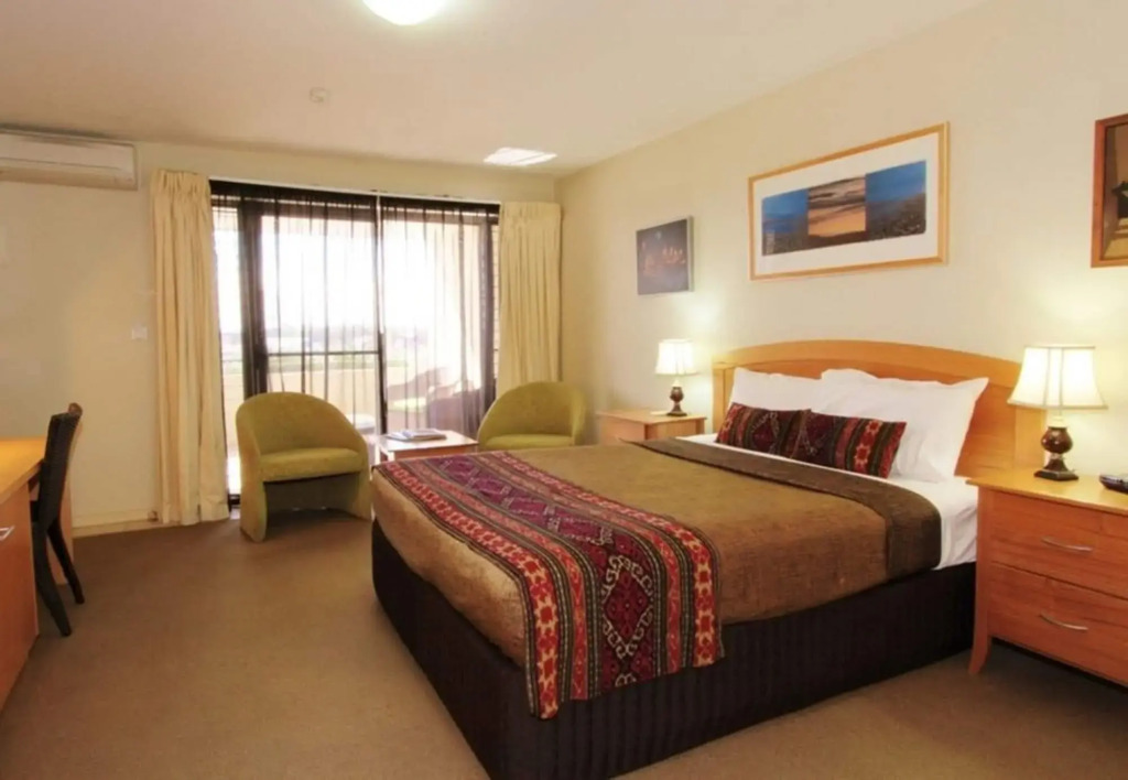 Riverside Apartments & Hotel