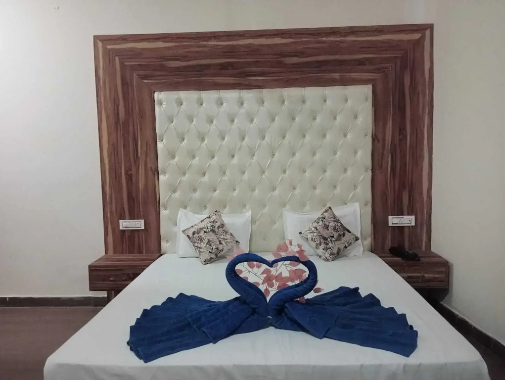 OYO 22115 Hotel D Plaza