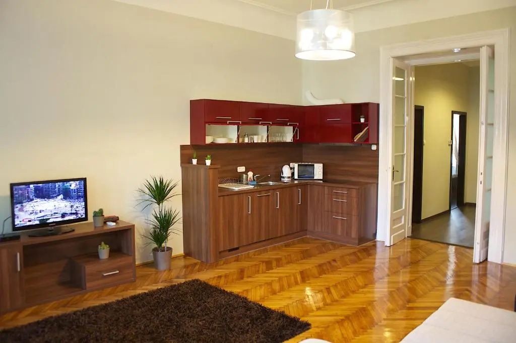 Five Seasons Apartment