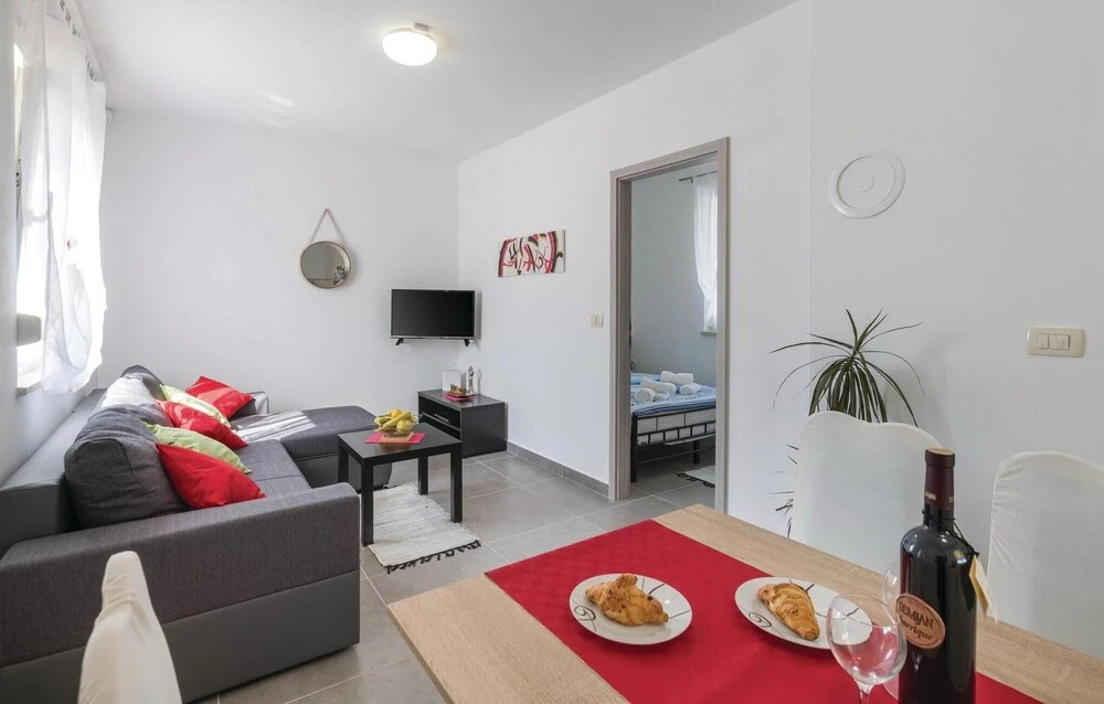1 Bedroom Gorgeous Home In Marcana