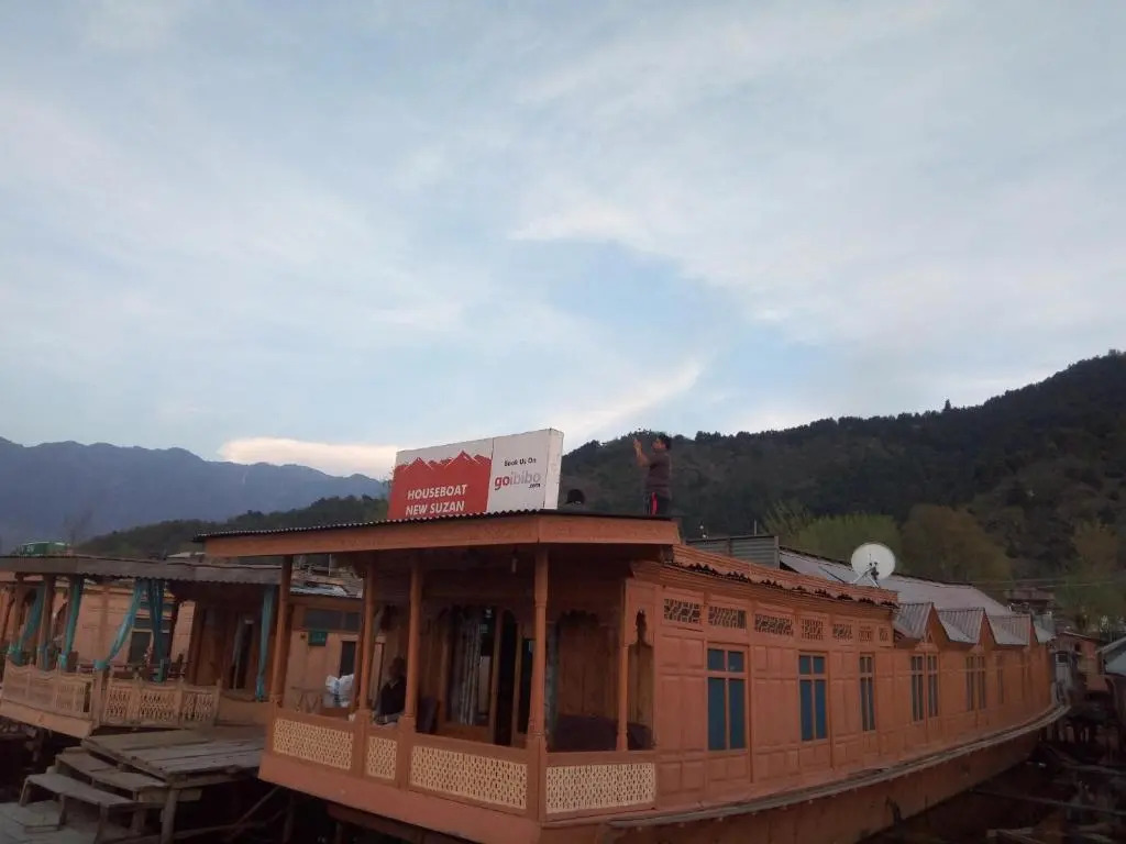 Houseboat New Suzan
