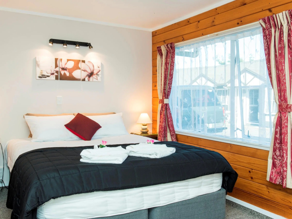 Tudor Park Motel Spacious with kitchens 1 minute walk to restaurant and shopping centre and Gisborne Hospital