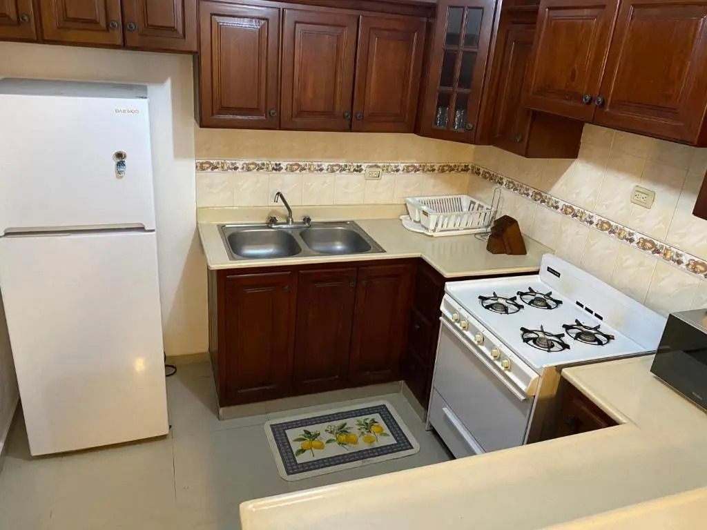 1 DR Huge cozy 3bedroom apartment to stay