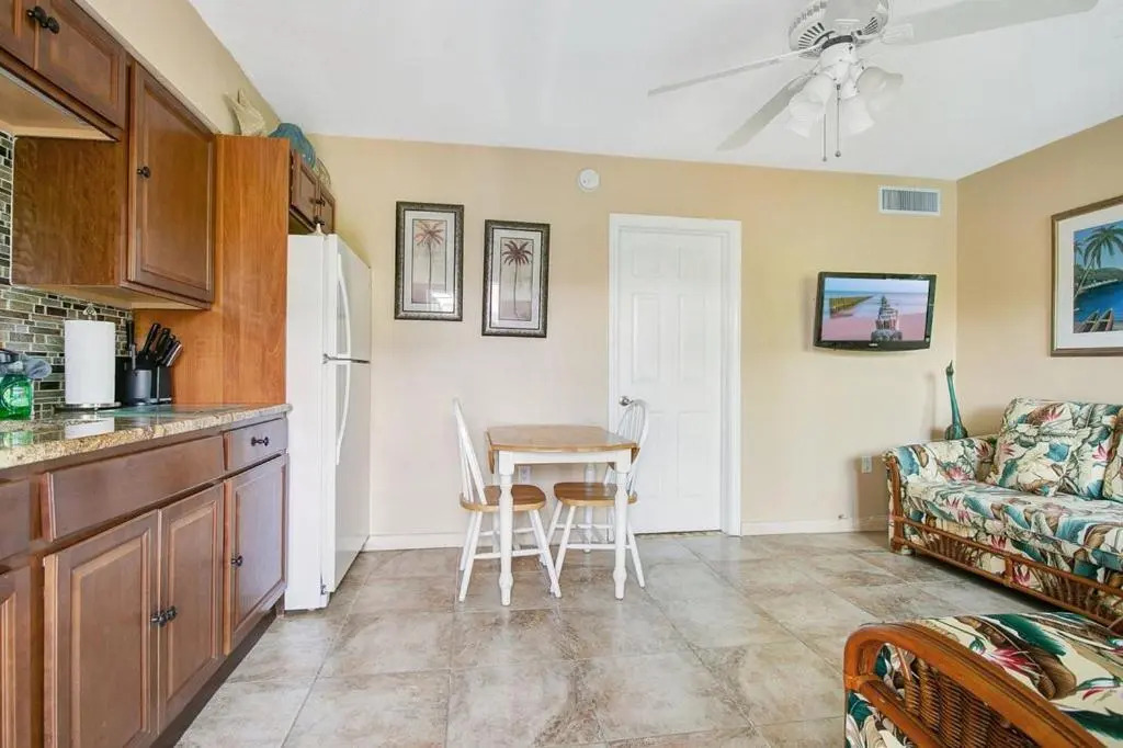 Five Palms Suite 204 - Daily - Weekly - Monthly