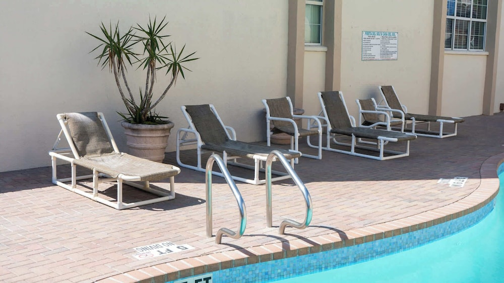 Walkable Location - 99 Steps to Beach - Pool