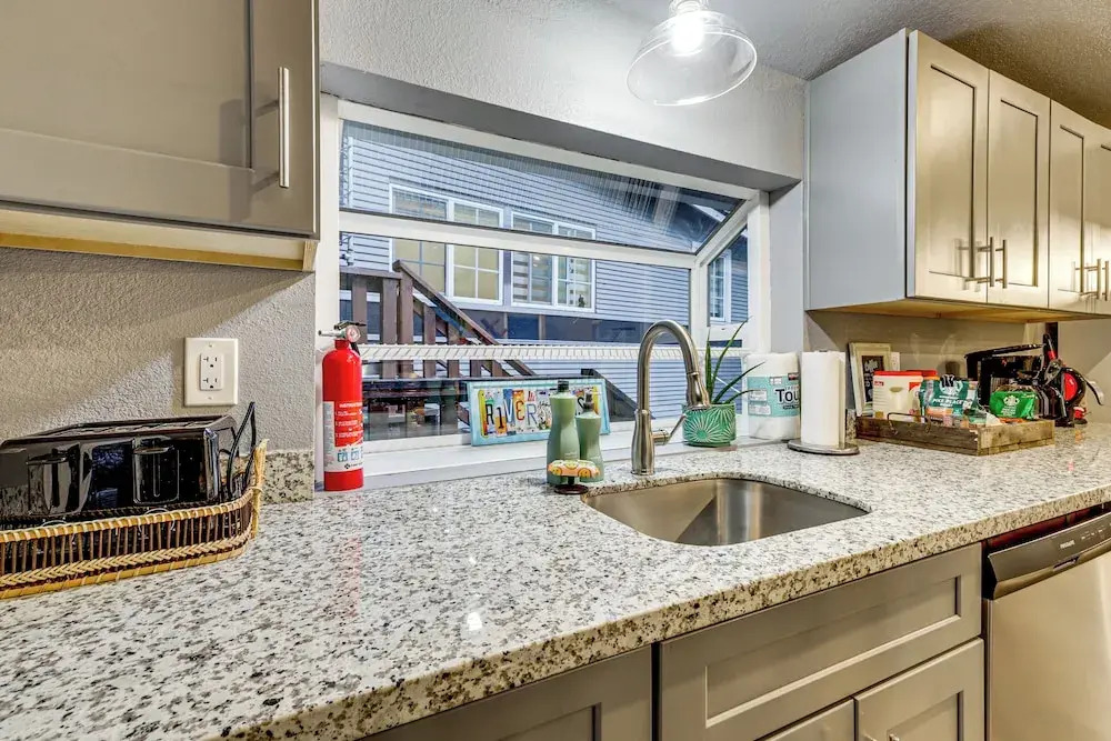 Russian River Retreat! Woodsy Guerneville Bungalow