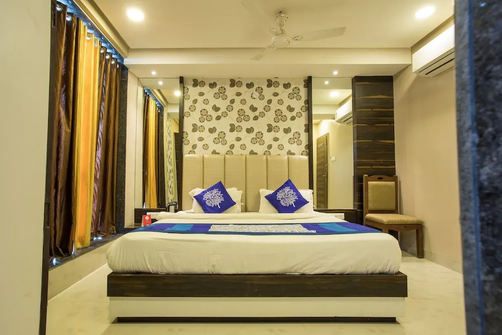 OYO 5253 Hotel Orange Lily