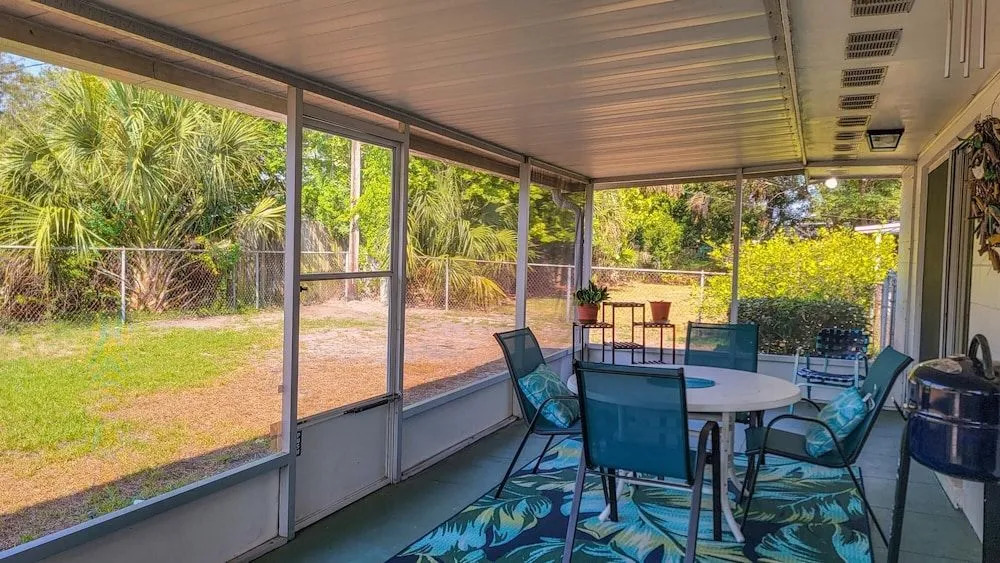 NEW Retro Relaxation in Stylish Rockledge Oasis