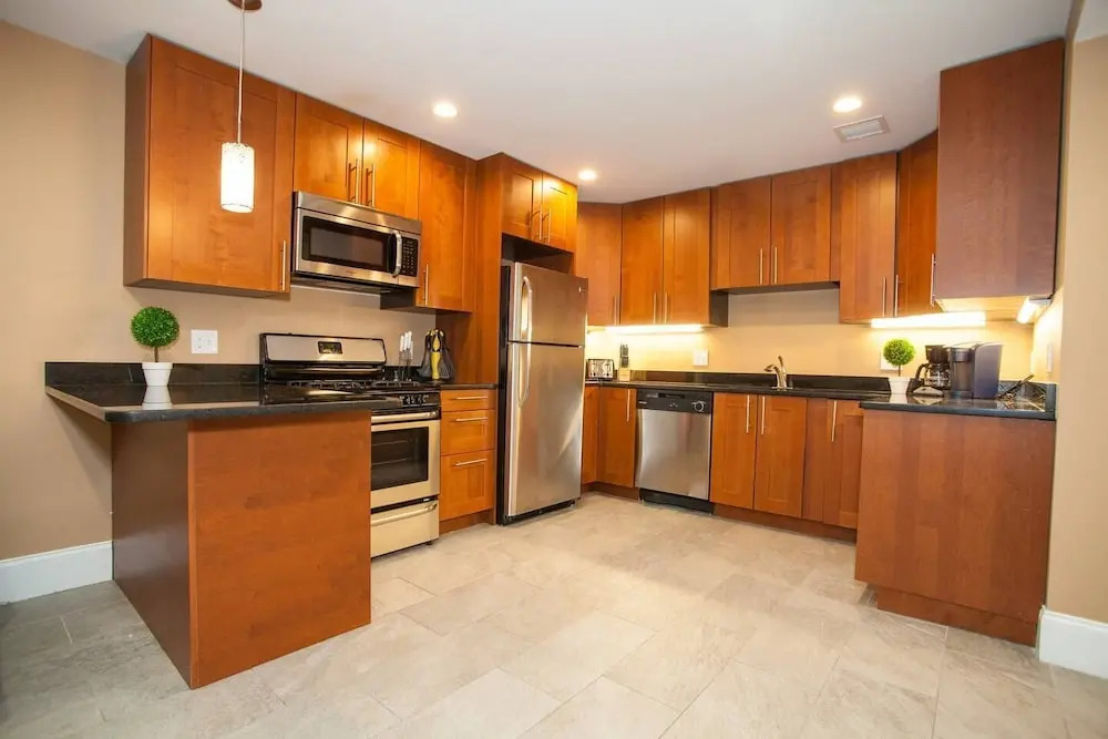 Lux Condo Near Boston - 3 King Beds 2 Bath-parking