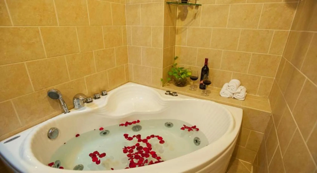 A25 Premium Hotel - 29 Bùi Thị Xuân