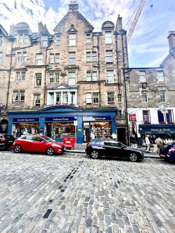 Cozy Edinburgh Apartment Escape