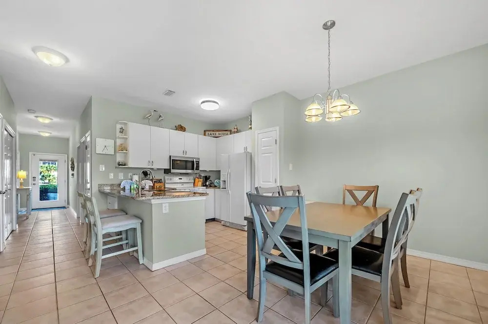 Romar Lakes 104B
