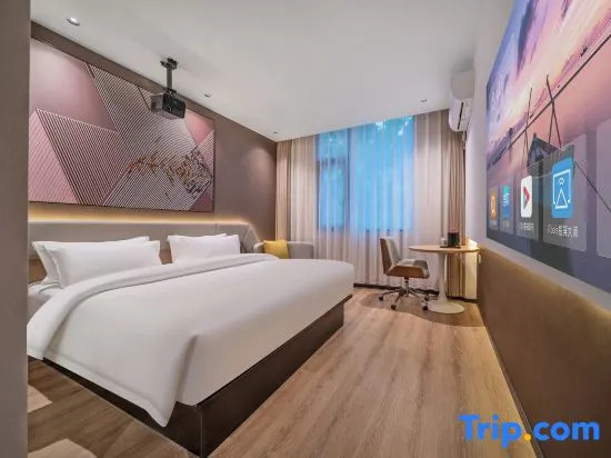 iu Hotel (Kaizhou New Century Pedestrian Street)
