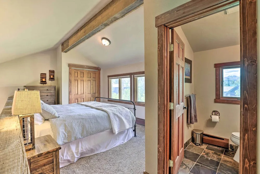 3-story Home w/ Balcony ~ 6 Mi to Winter Park!