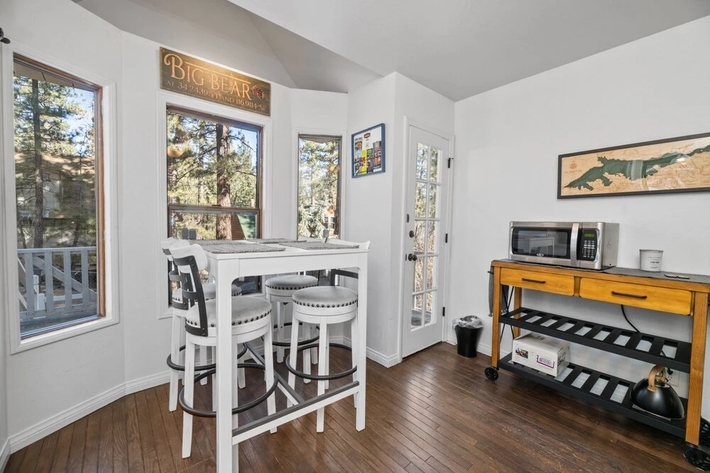 Bluebeary Mountain Cabin - Modern Mountain Home With Blazing Fast Wifi, Close To Everything! 2 Bedroom Cabin