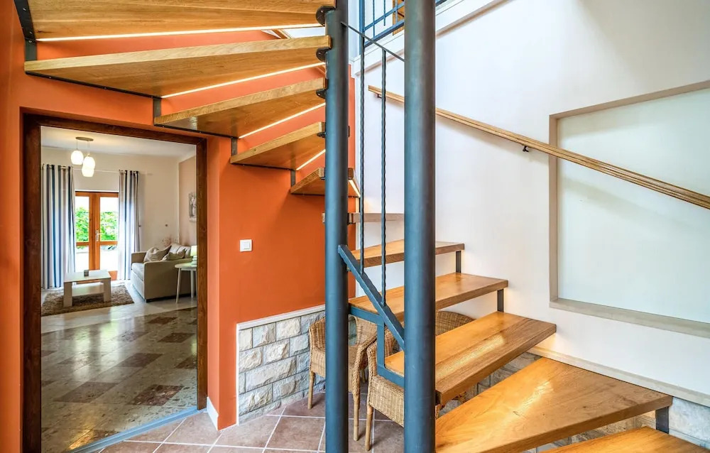 Stunning Home in Zaton Mali With Wifi and 5 Bedrooms