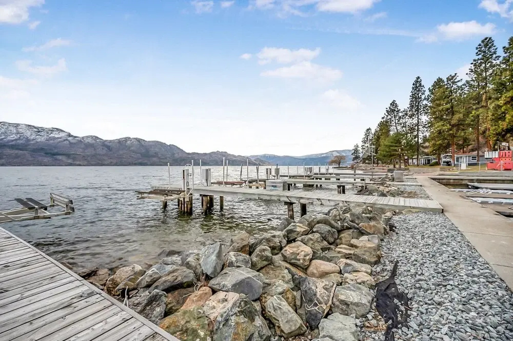 Perfect Getaway Cabin in the Okanagan 6