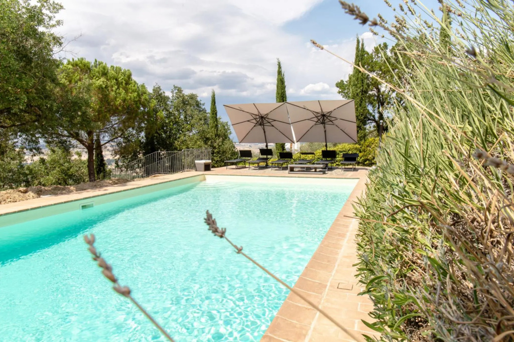 Il Giardino will make you fall in love with its enchanting view of the Umbrian countryside and Lake-Il Giardino