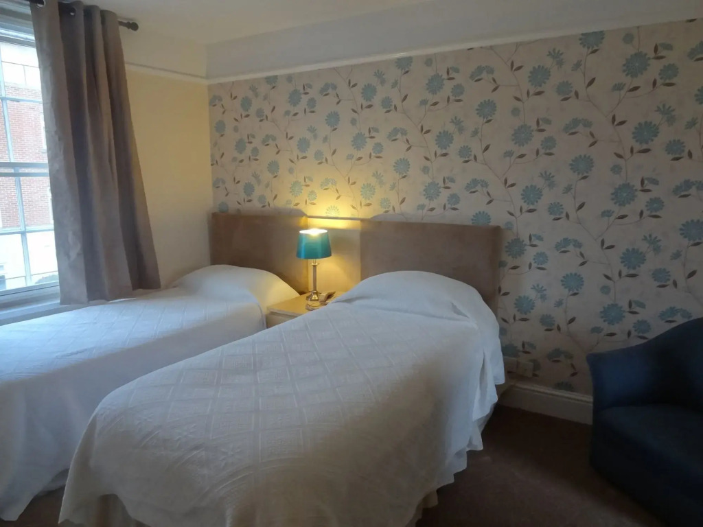 Edward Hotel