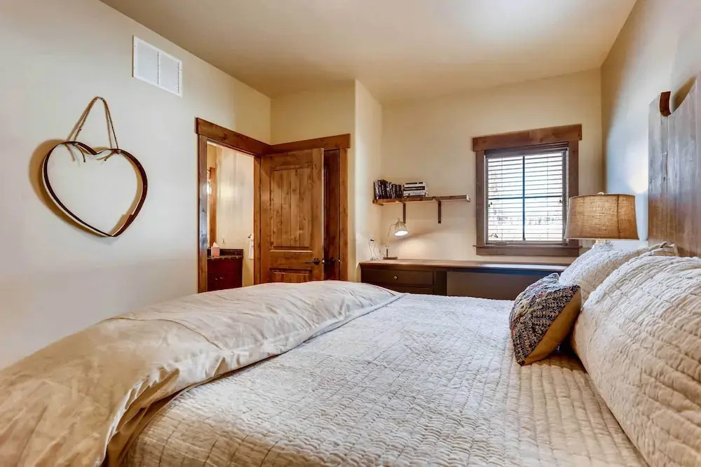 2 Blocks To Grand Lake: Downtown Western Cabin!