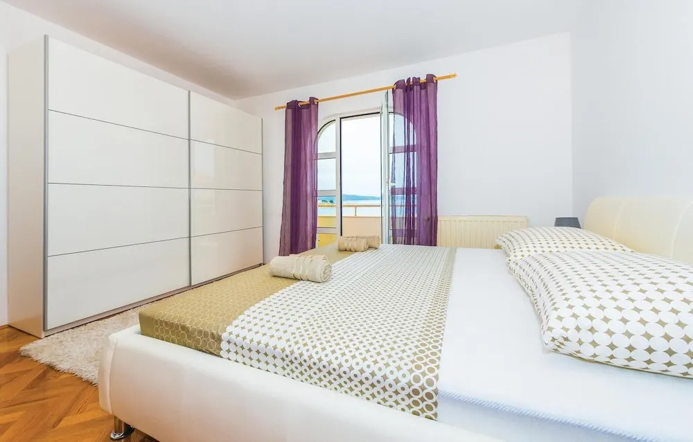 Three-Bedroom Holiday Home In Sibenik