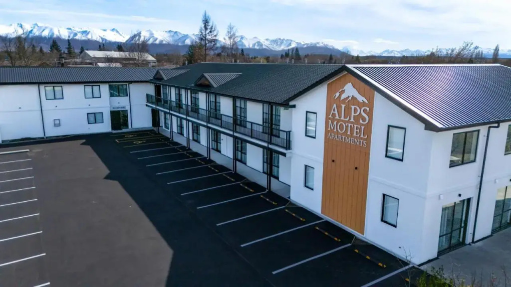 Alps Motel & Apartments