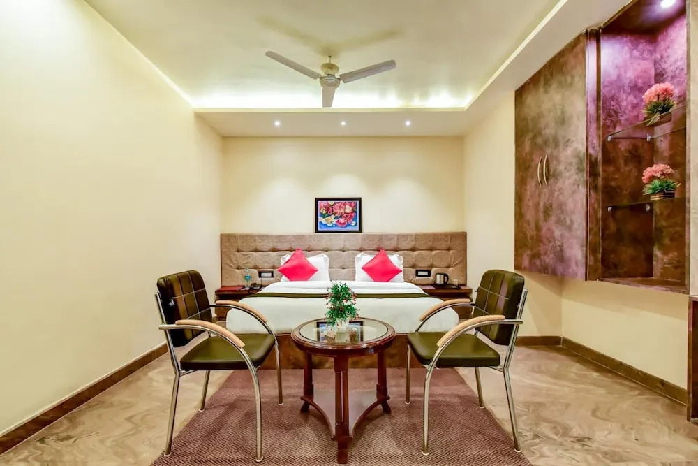 Hotel Frontier Royal