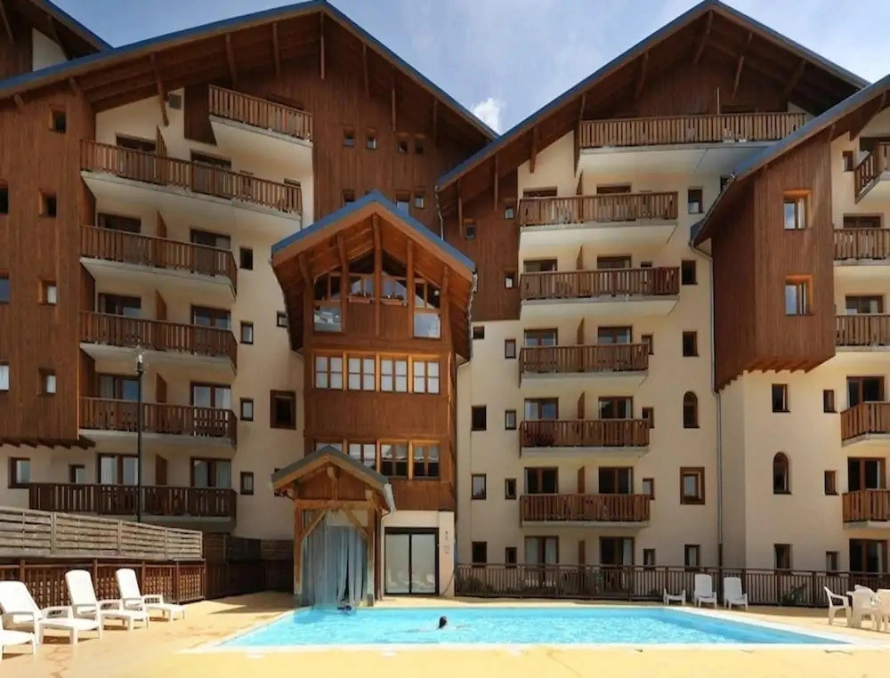 Attractive Apartment With Balcony/terrace