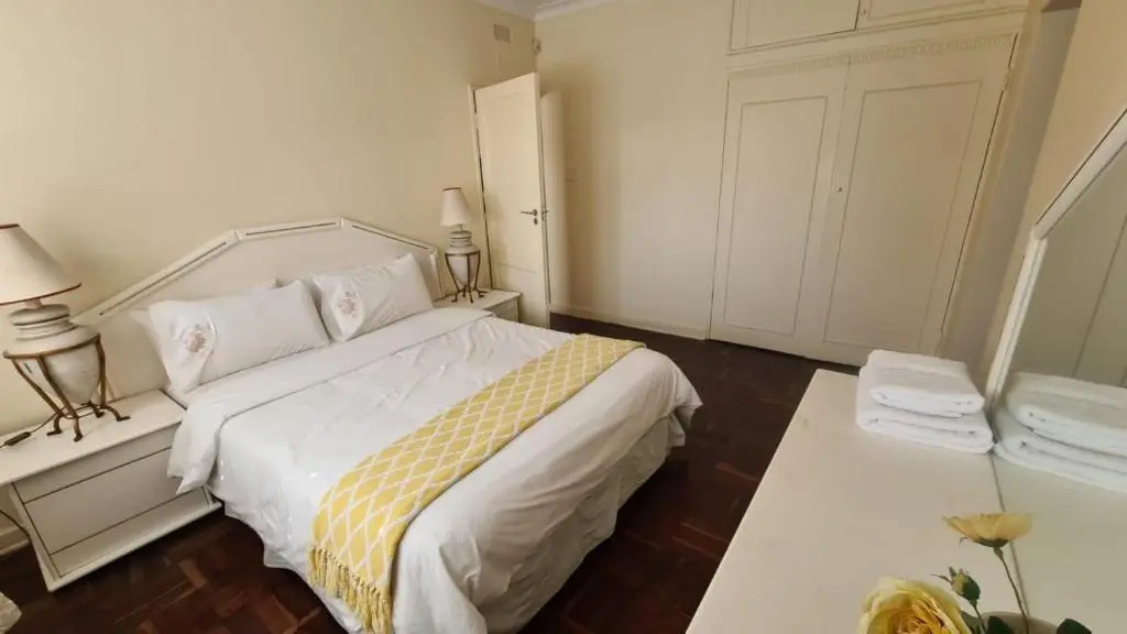 4 bedroom guesthouse in Glenhazel with pool