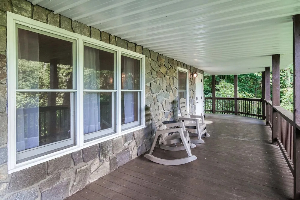 Treehouse Falls - 2 Br Home