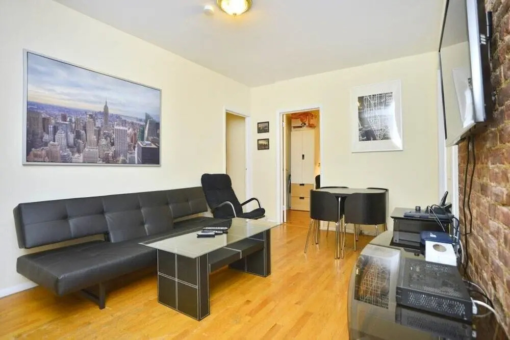 Charming 2 BR - Upper East # 1