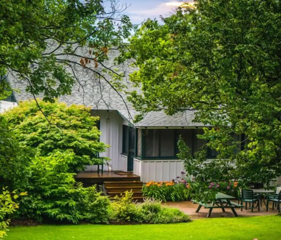 The Leland Lodge
