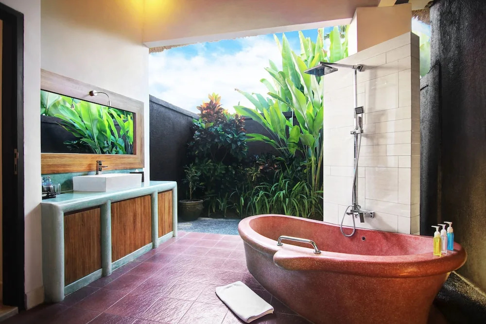 Villa Seminyak Lagoon And Spa