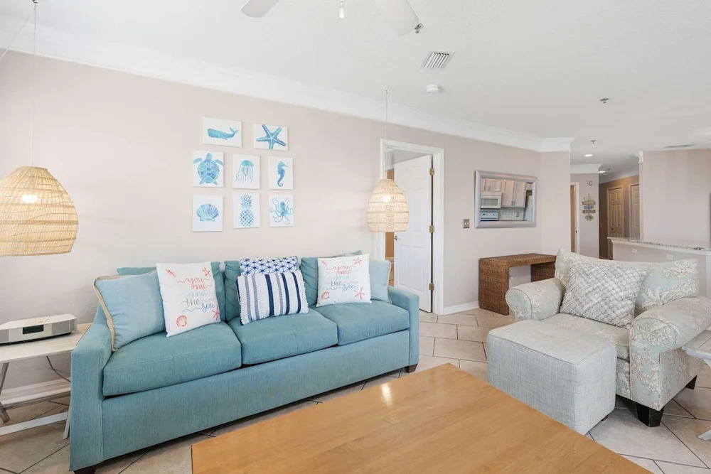 Seaside Haven Stylish Condo 3 Pools New Rental