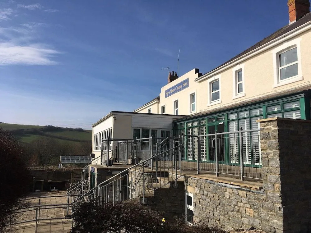 Eypes Mouth Country Hotel
