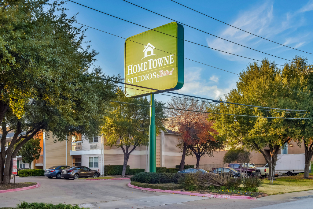HomeTowne Studios by Red Roof Dallas - North Addison - Tollway