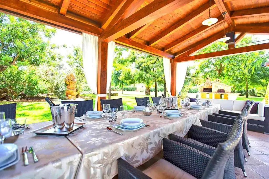 ClickSardegna Villa Paradiso with swimming pool large garden and tennis court