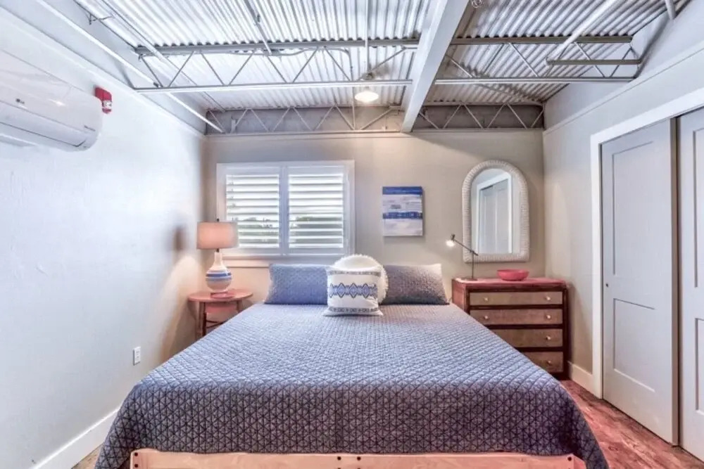 Ocean Jewel 3- Modern Cozy Loft Close to Beach and Shops
