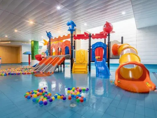Changbai Mountain Wanda Yue Loft Hot Spring Hotel (Tourism Service Center of West Changbai Mountain)
