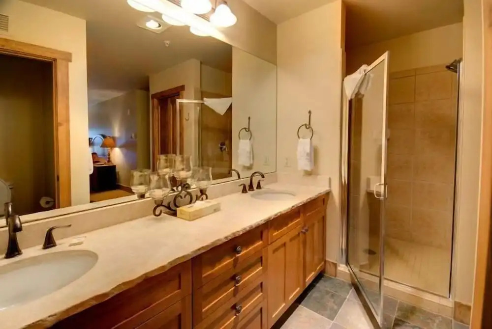 3 Bedroom Condo In River Run With Shared Pool, Hot Tubs, 100 Yards To Gondola