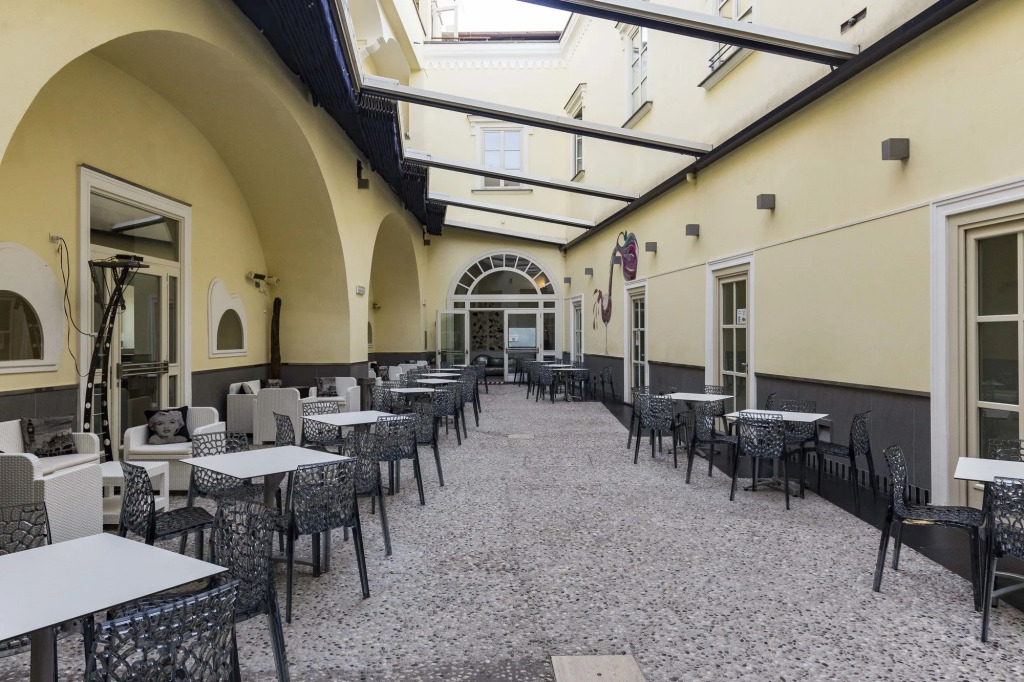 Seven Hostel & Rooms