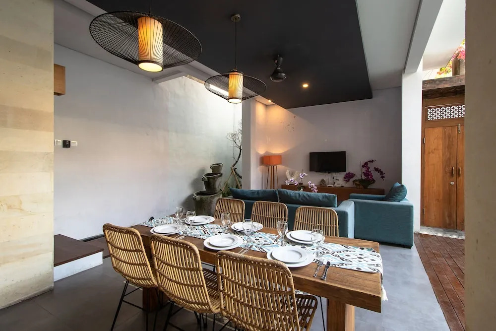 Three Bedroom Villa In Seminyak Wbreakfast